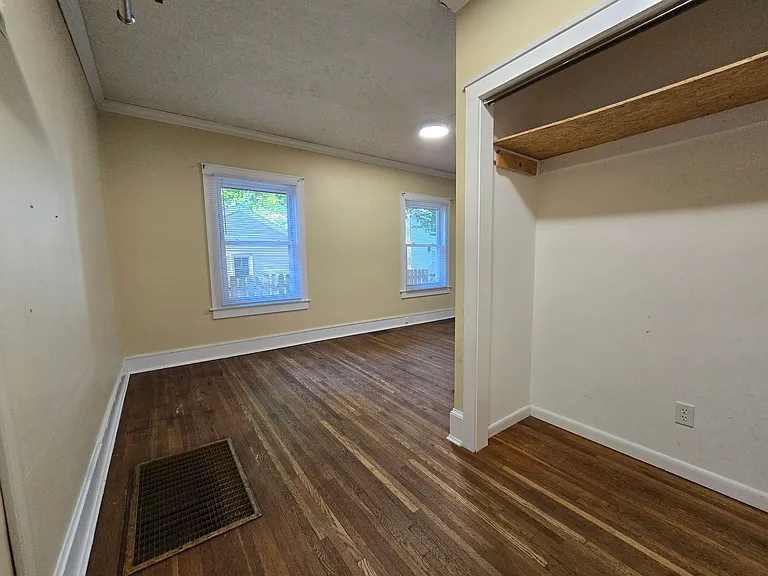 610 N McLean St — Photo 11