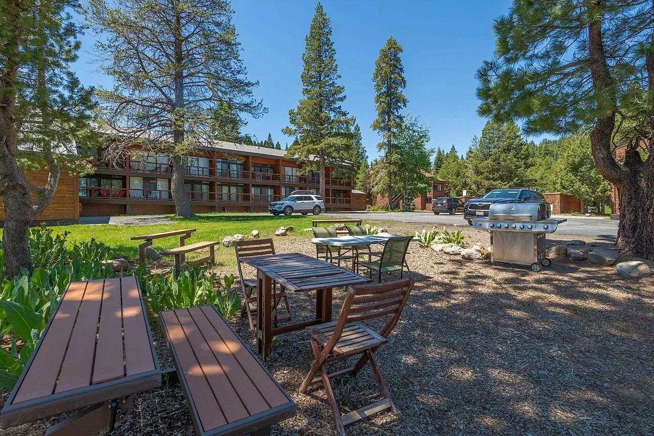 11589 Snowpeak Way — Photo 2