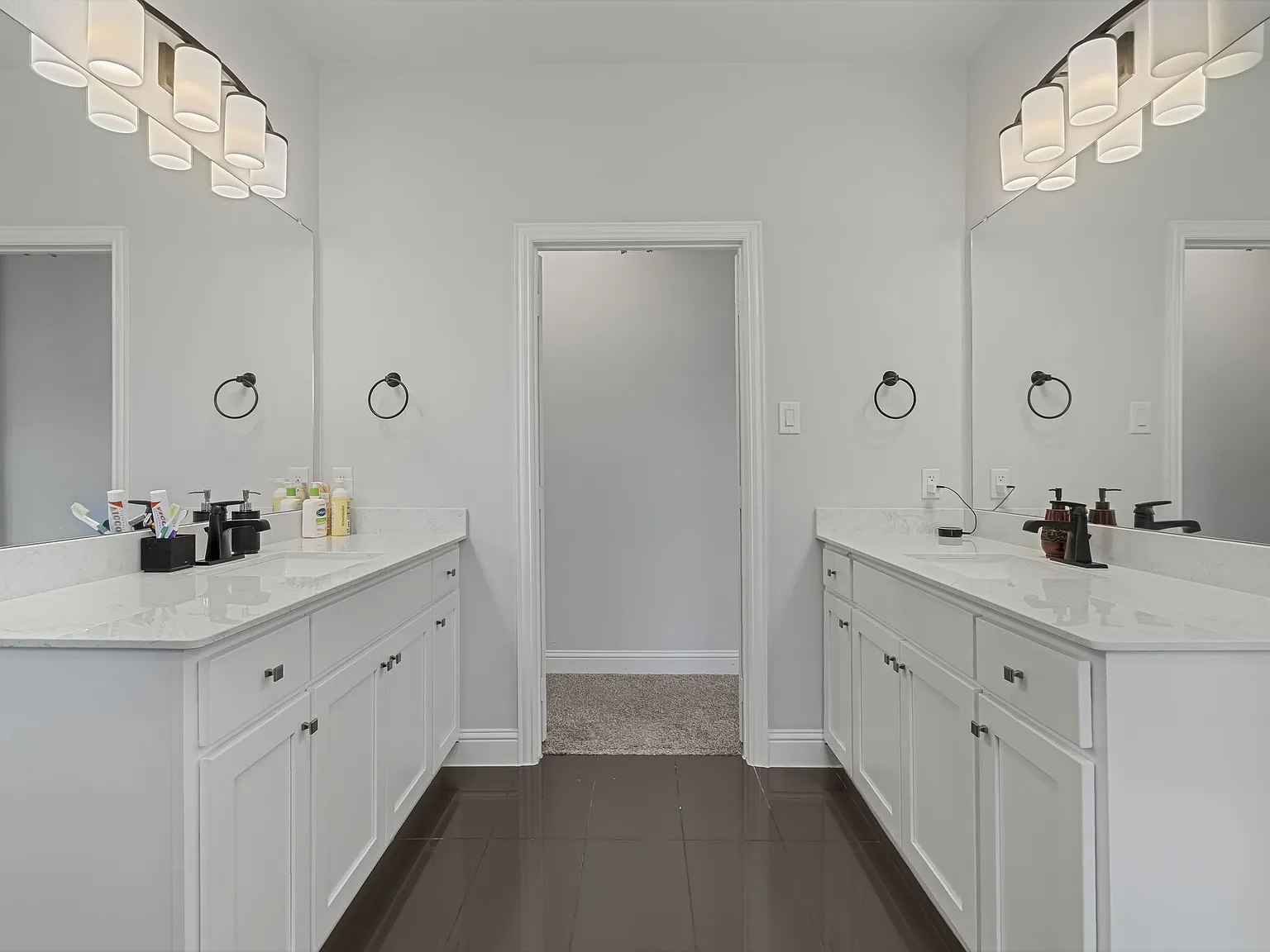4 bed, 3.5 bath, 3257 sqft, $4,500 — Photo 1