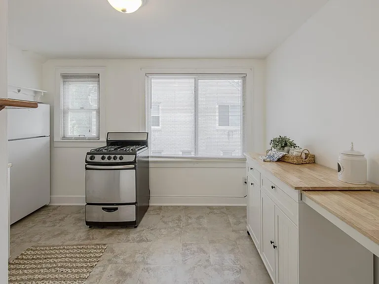122 W Houstonia Ave — Photo 12