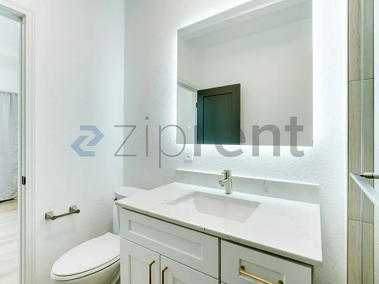 615 S Yakima Ave — Photo 13
