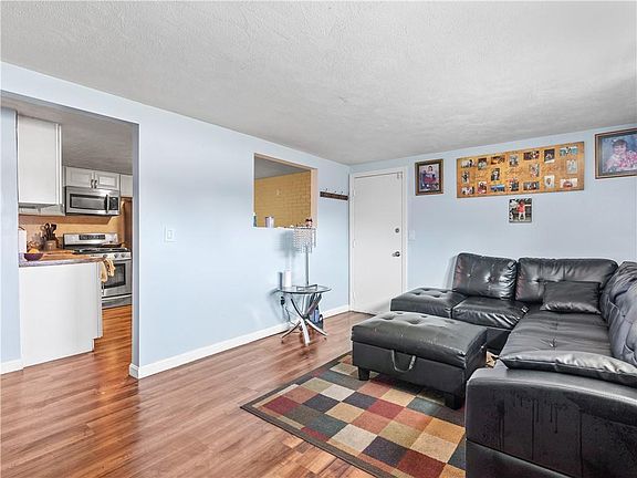 3rd image of 9 Cynthia Dr APT 3