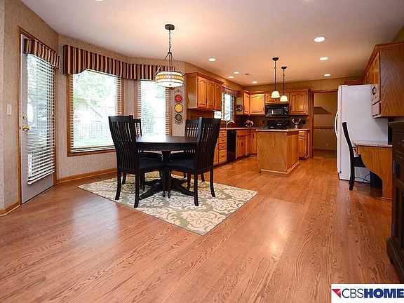 3rd image of 422 S 159th St
