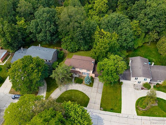 4th image of 25055 Arden Park Dr