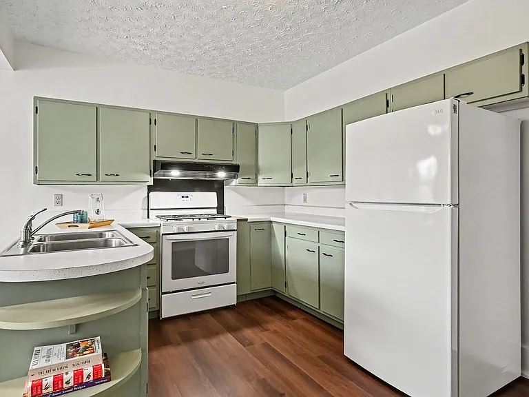 919 E Market St — Photo 19