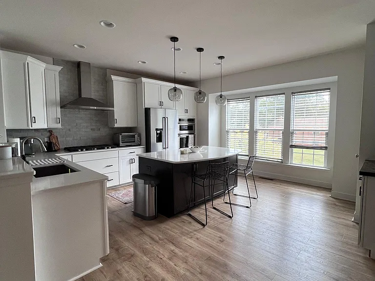 319 Belton St — Photo 1