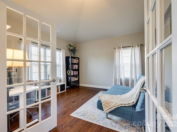 4th image of 5016 Timberline Ln