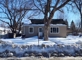 304 13th St N, Moorhead, MN 56560