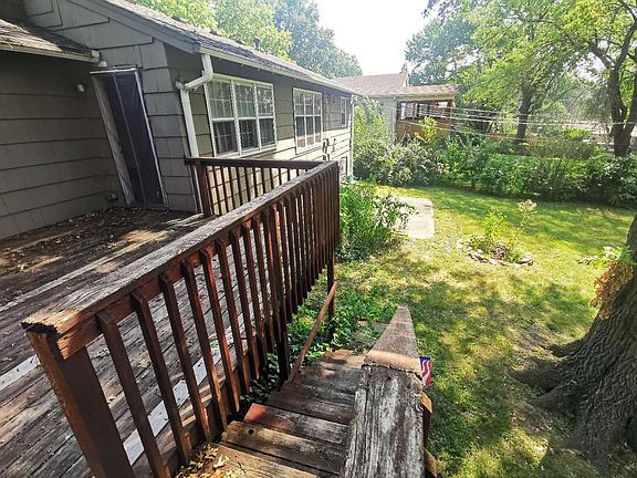 5th image of 607 E 108th Ter