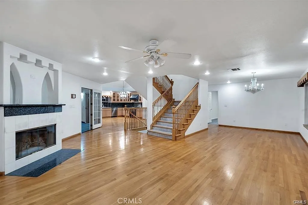 3 bed, 2450 sqft, $3,980 — Photo 4