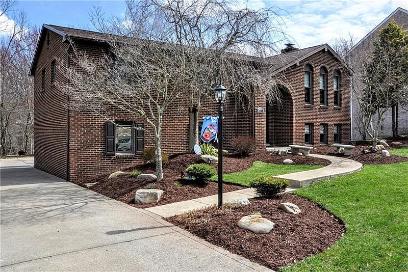 1st image of 1139 Oakwood Dr