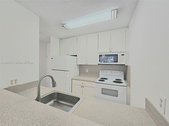 5th image of 1225 NE 124th St APT 34B