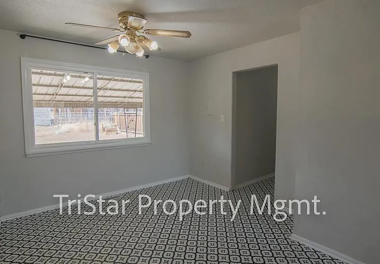 3413 Greenwood Cir — Photo 4
