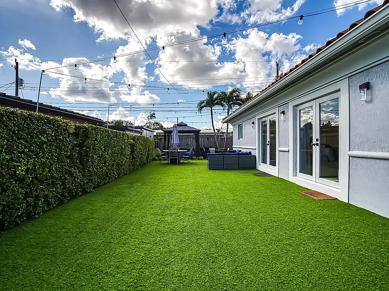 7350 SW 31st St — Photo 42