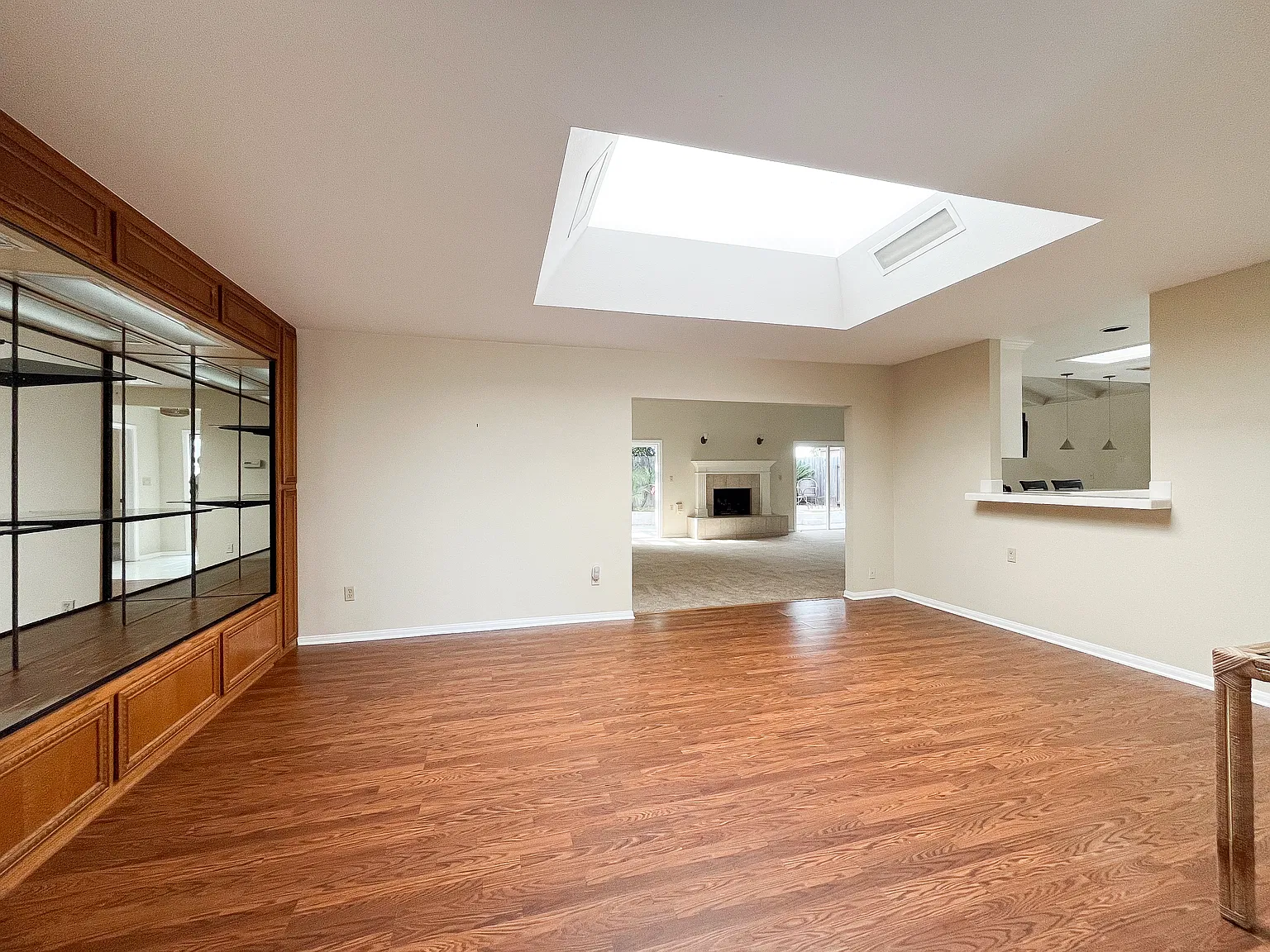 3 bed, 2218 sqft, $5,550 — Photo 4
