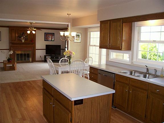 4th image of 5860 Hazeltine Ct