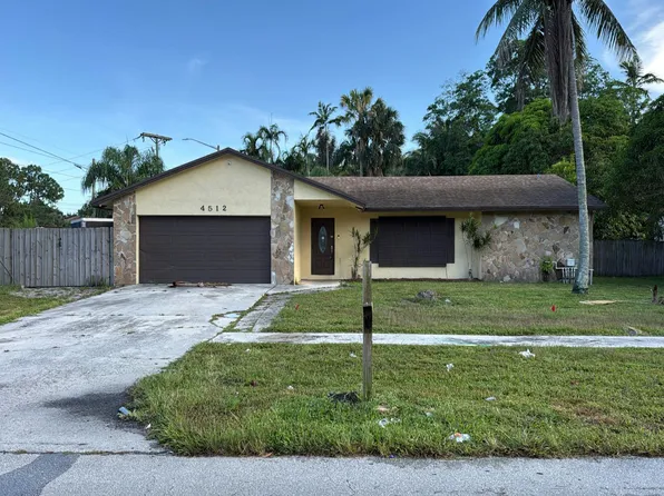 4512 Blue Pine Cir, Lake Worth, FL 33463
