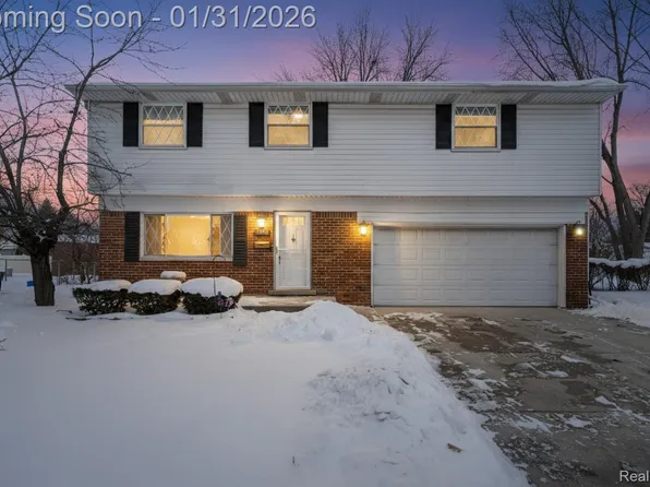 39496 Burns Dr, Sterling Heights, MI 48313