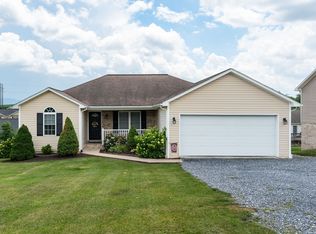 121 Sugar Mill Ln, Weyers Cave, VA 24486