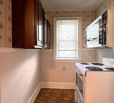 5th image of 1057 Dover Ave