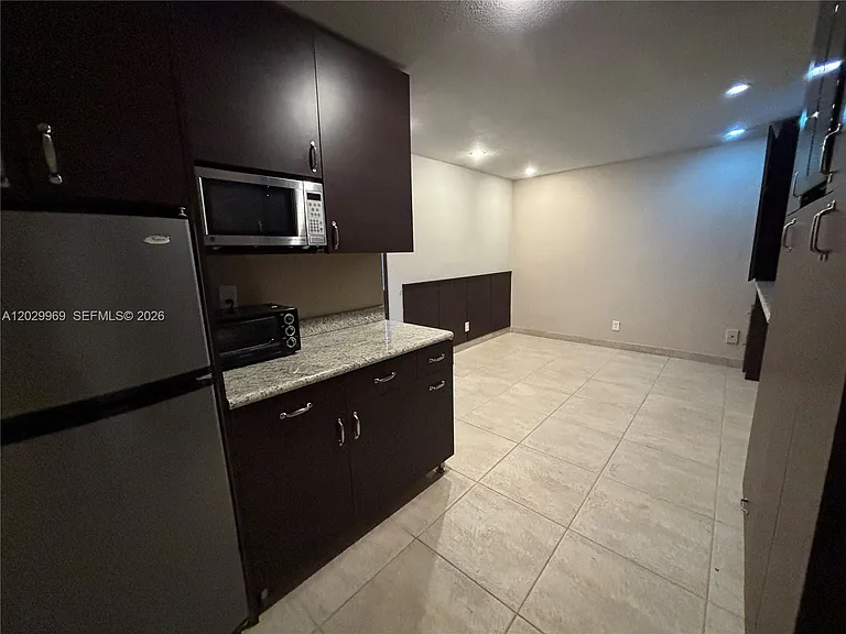 7290 NW 38th St #STUDIO — Photo 2