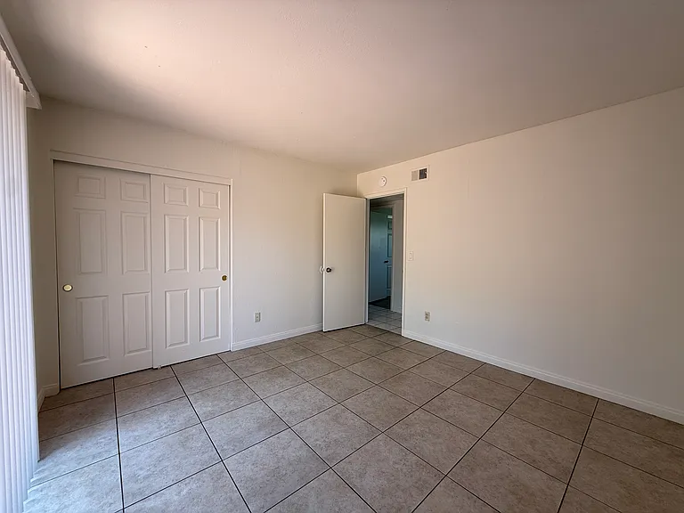 4933 Maiden Ln — Photo 13