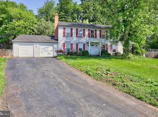 6 Blackbird Ct, Sterling, VA 20164