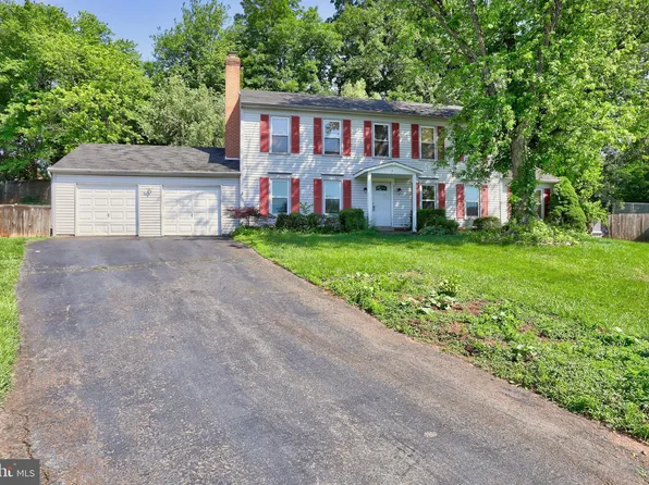 6 Blackbird Ct, Sterling, VA 20164