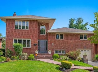 114 Seaman Rd, Jericho, NY 11753