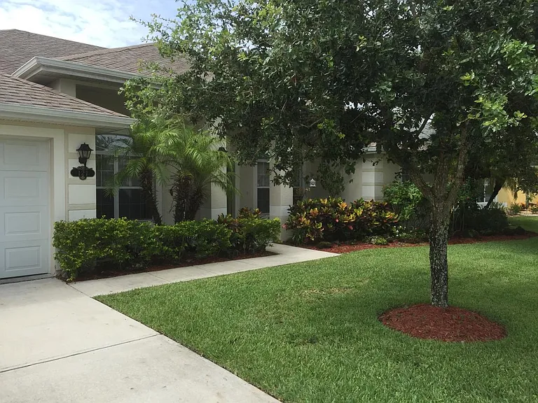 121 Stony Point Dr — Photo 3