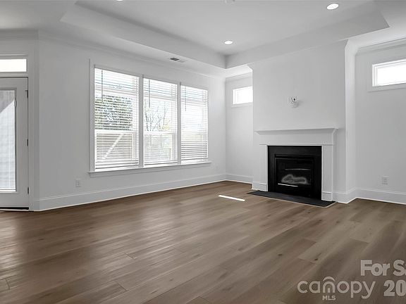 5th image of 3054 Constitution Ln