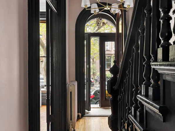 309 Vanderbilt Avenue image 7 of 27