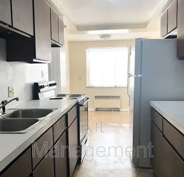 2535 W Bancroft St — Photo 6