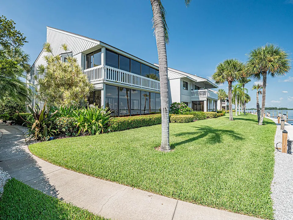 1776 Mooringline Dr #208