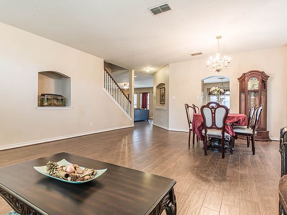 3rd image of 21126 Villa Valencia