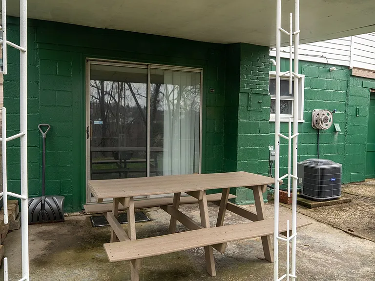 726 Hestor Dr — Photo 7