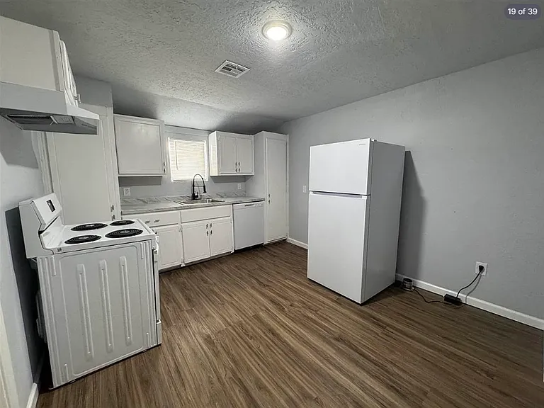 1212 NW Dearborn Ave #2 — Photo 4