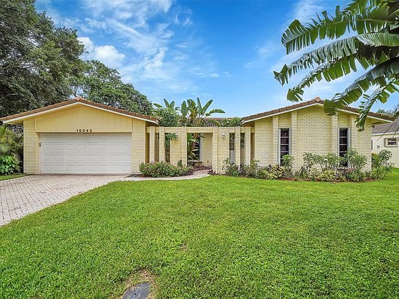 2nd image of 10042 NW 16th Street