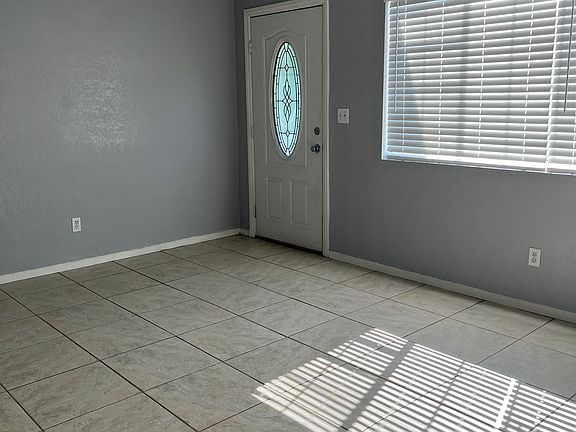 5th image of 12967 Oaks Ave