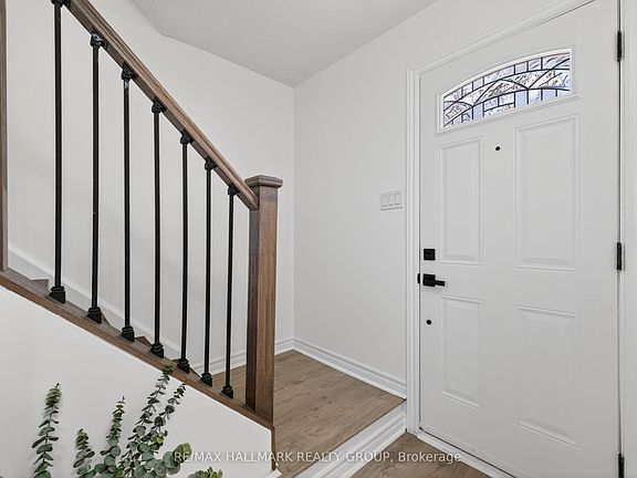 3rd image of 226 Old Colony Rd