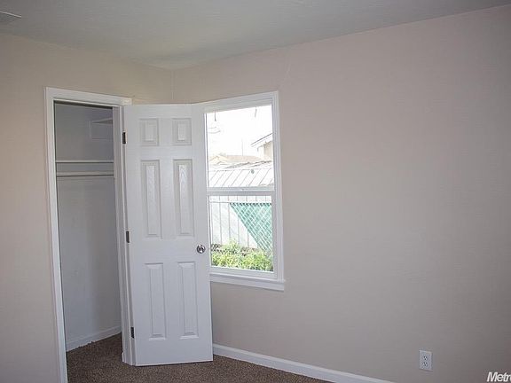 5th image of 2227 E Acacia St