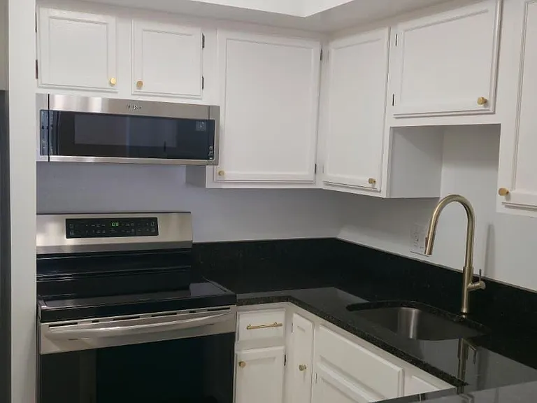105 S Riverside Dr #402 — Photo 10
