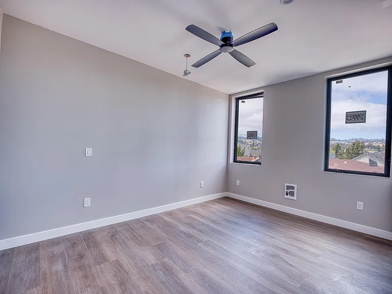 4202 Telegraph Ave #204 — Photo 29