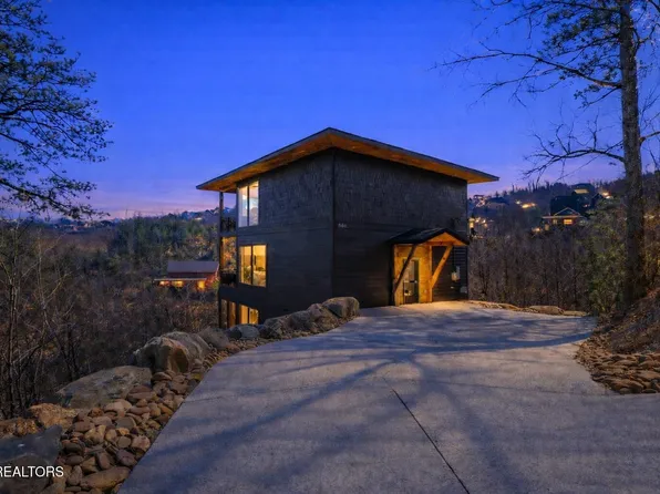 545 Edgewood Dr, Gatlinburg, TN 37738