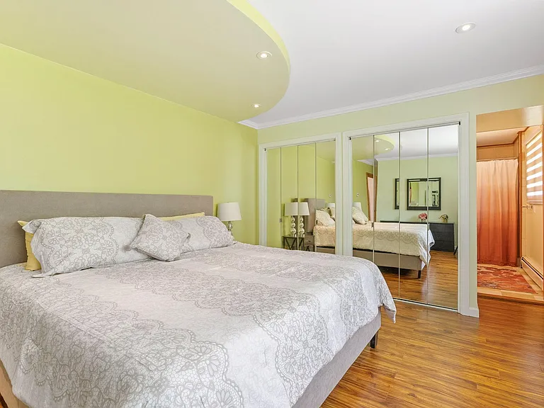 Laurene Dr — Photo 22