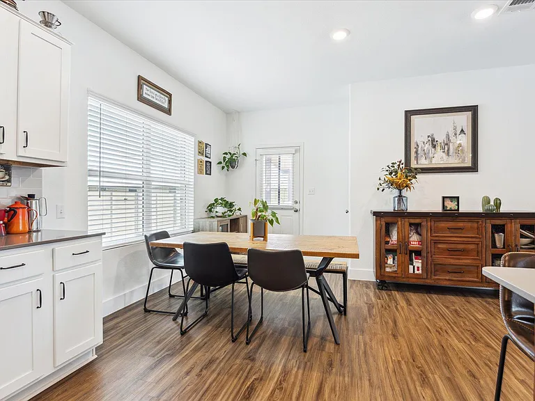 700 Legends Ln — Photo 9