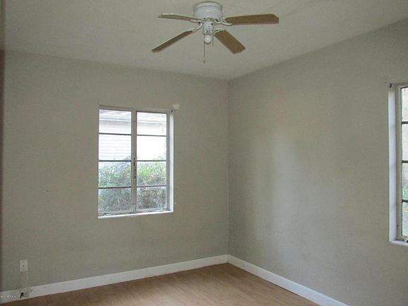 4th image of 108 E Oak Hill Dr