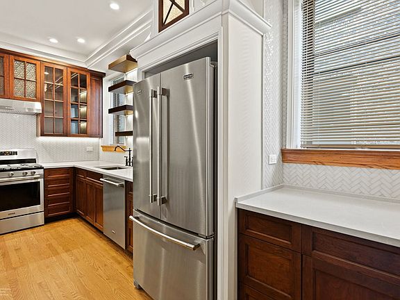 4th image of 5825 N Kenmore Ave #1R