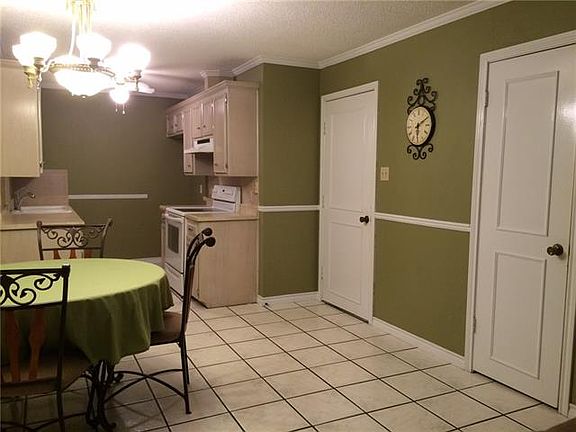 2nd image of 427 Parkview Ct