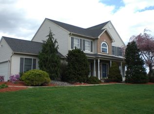 5525 Hoffman Dr N, Schnecksville, PA 18078